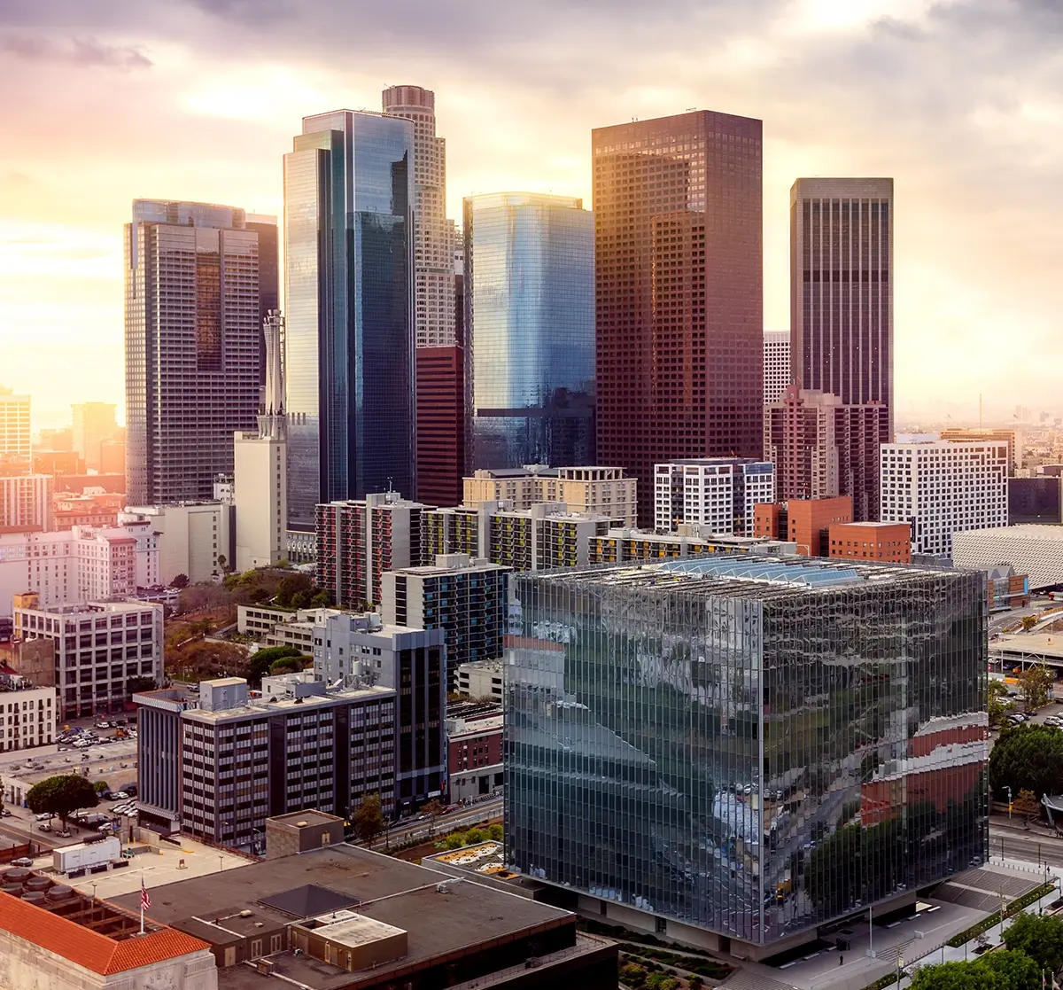 A comprehensive emergency training in Los Angeles being conducted for property managers and operations teams, illustrating high-rise evacuation routes, fire safety protocols, and multi-tenant emergency coordination plans inside a modern commercial office building.